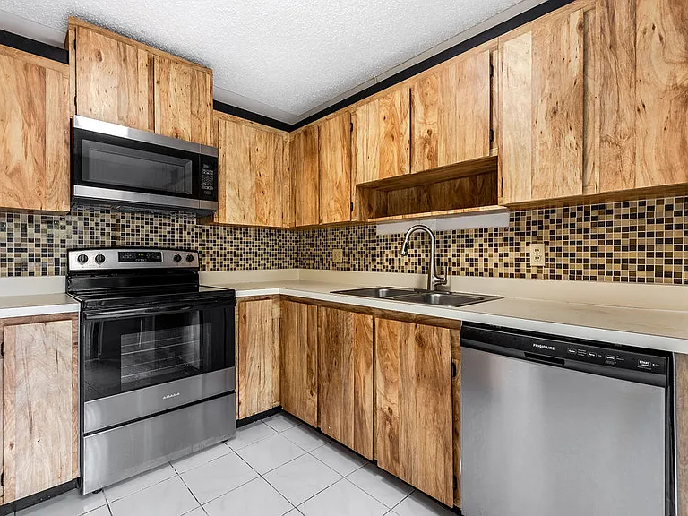 1761 N Congress Ave — Photo 11