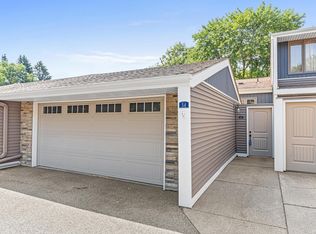2750 Dale St N APT 54, Roseville, MN 55113