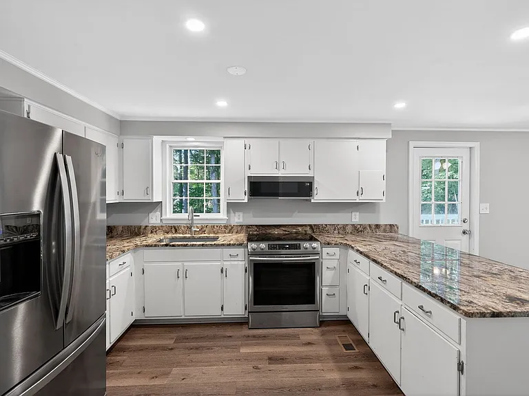 4225 Robinson Rd — Photo 8