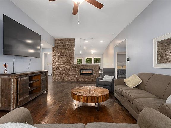 4th image of 4304 NE 85th St