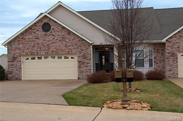 1st image of 215 River Bluff Ct