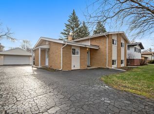 221 S Wilke Rd, Arlington Heights, IL 60005