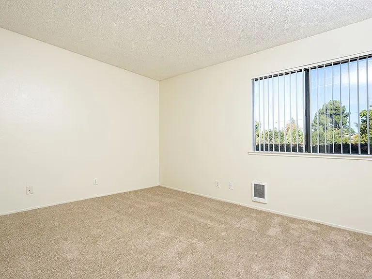 Mission Sierra Apartments — Photo 11