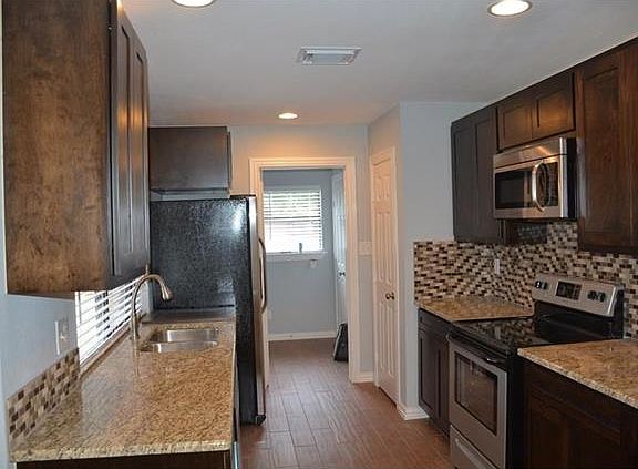 4th image of 1212 Lombardy Dr