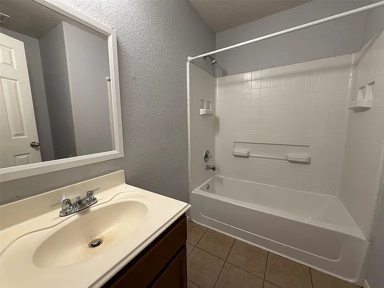 8023 Clover Leaf Dr — Photo 28