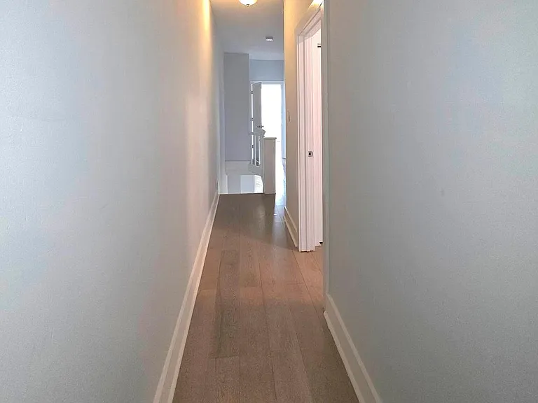 5515 Catharine St — Photo 14