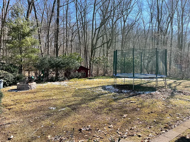 60 Eileen Dr — Photo 24
