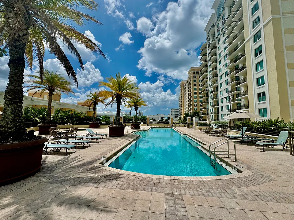 800 N Tamiami Trl #708