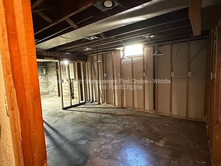 333 N Oliver St — Photo 22