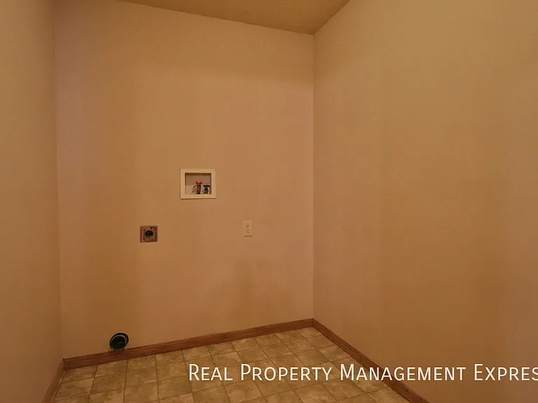1111 S Dundee Dr — Photo 8