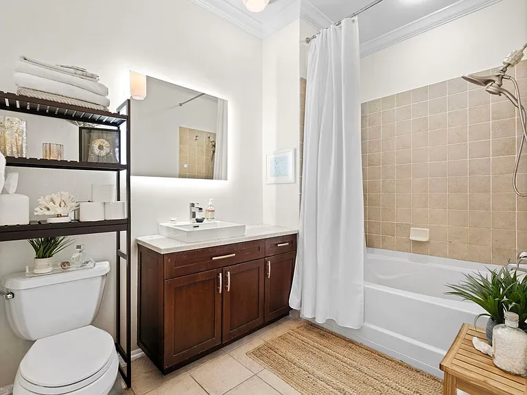 1200 Grand St #423 — Photo 13