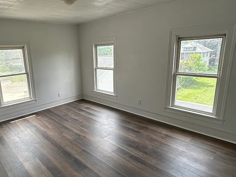211 Valley St #A — Photo 1