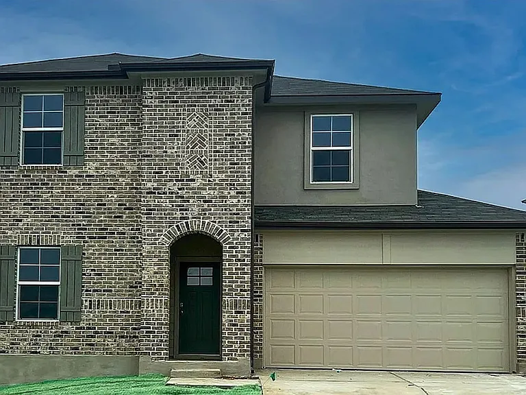 115 Bethpage Dr — Photo 1
