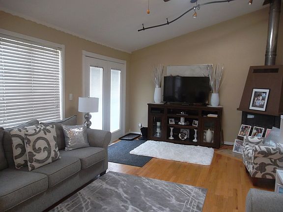 3rd image of 501 Hyde Park Ave