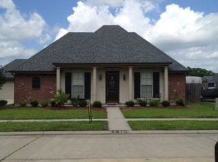 221 Brentwood Dr, Houma, LA 70360