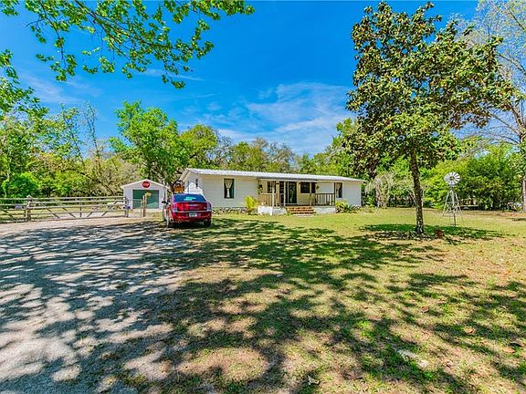 2nd image of 15639 Jackie Ln