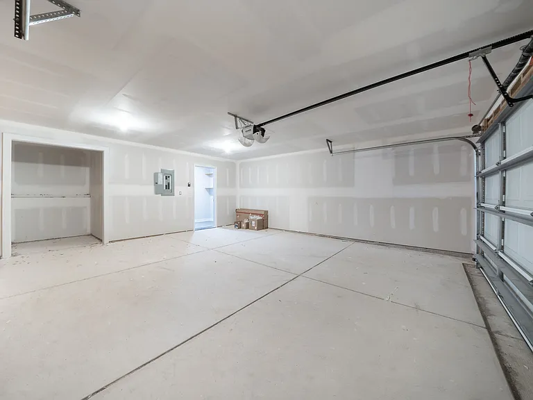 16902 W Lawson St — Photo 10
