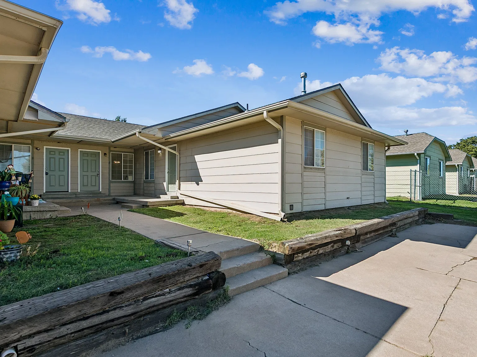 4319 S Elizabeth Ave — Photo 1