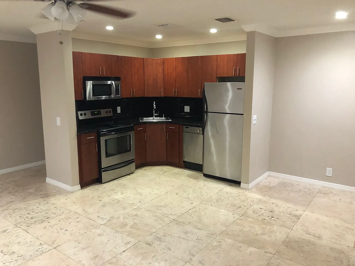 Photo 2 of 8 - 1492 Holly Heights Dr #24 - Fort Lauderdale, FL Building Photo - 1492 Holly Heights Dr #24