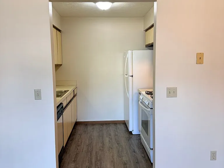 31400 N Marginal Rd — Photo 4