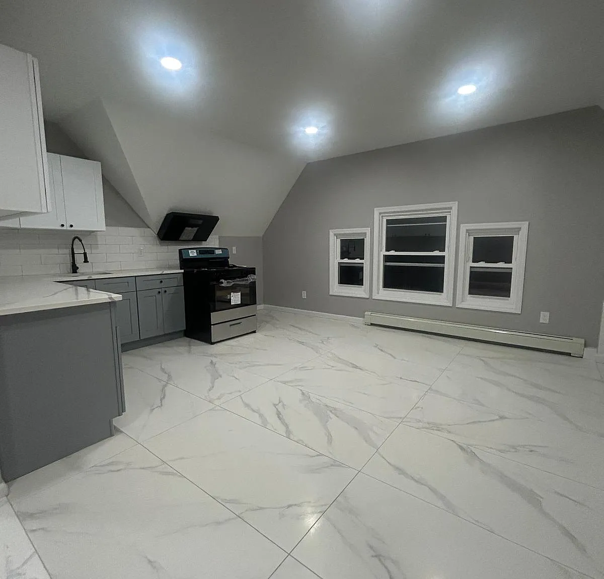3 bed, 1000 sqft, $2,300 — Photo 1