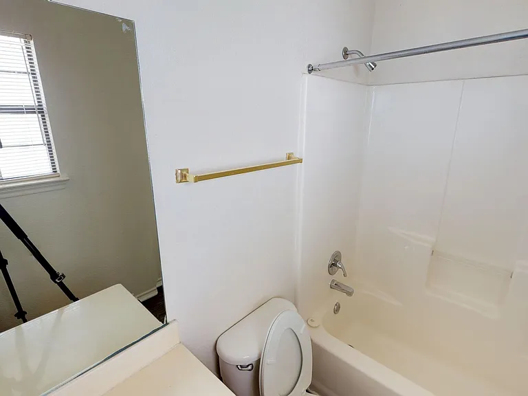 1004 W Mulberry St — Photo 8