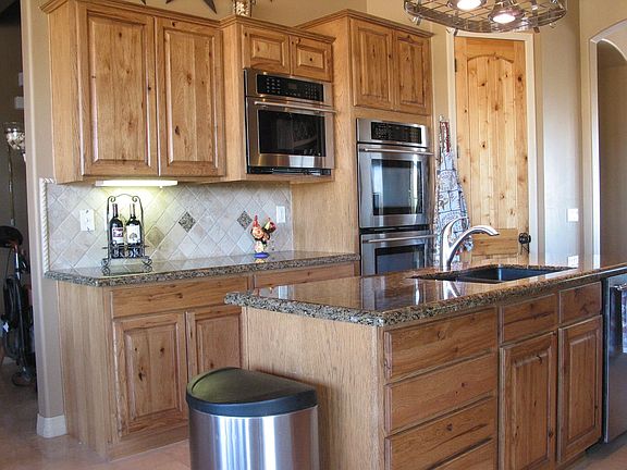 Kitchen w/Island