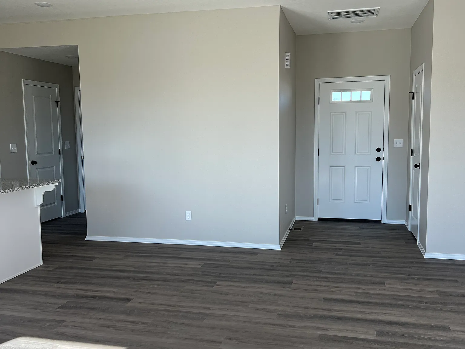 3 bed, 1420 sqft, $1,700 — Photo 4