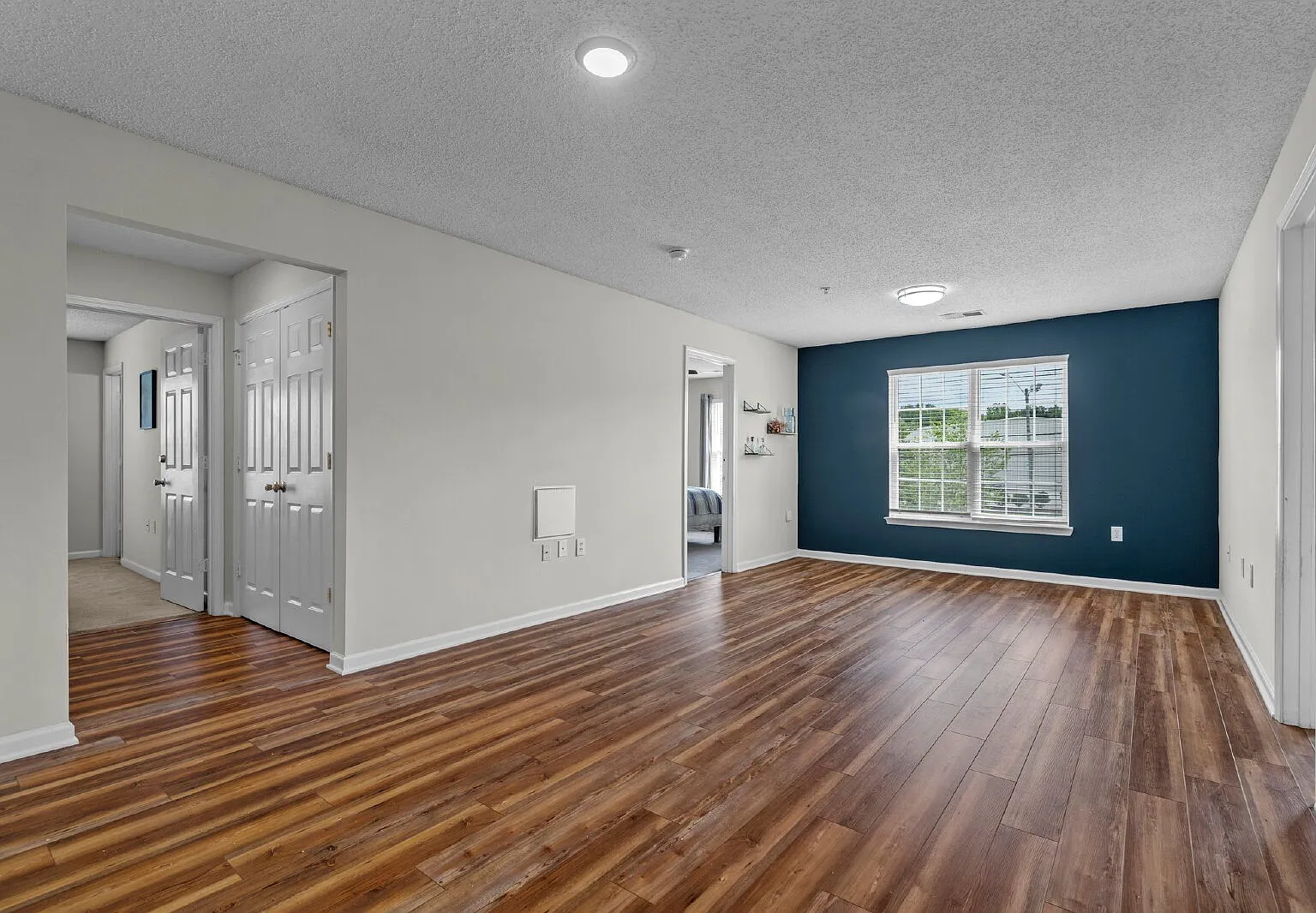 1 bed, 1.0 bath, 400 sqft, $695 — Photo 4