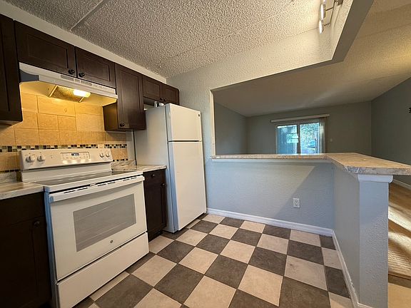 3rd image of 2850 Somerset Park Dr
