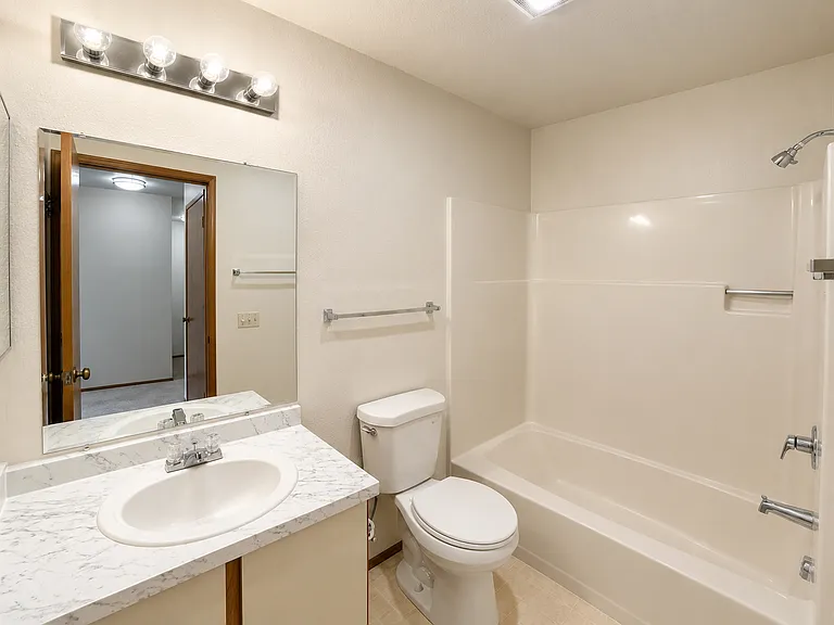 Shorecrest Apartments — Photo 17