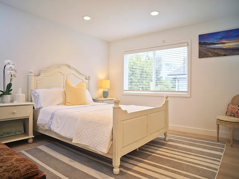 4th bedroom upstairs, full bed