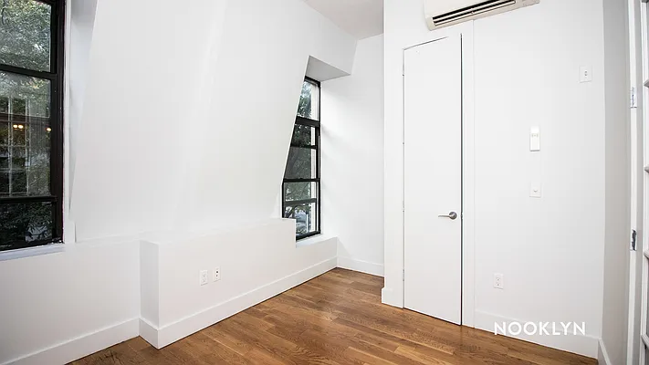 Rented by Nooklyn NYC LLC | media 13