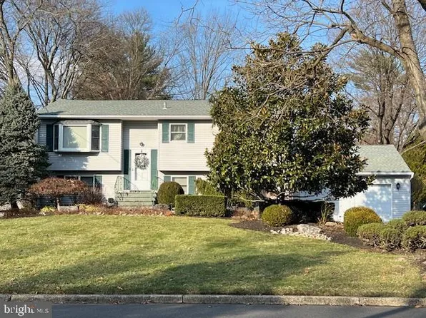 5 Rocky Brook Rd, East Windsor, NJ 08512