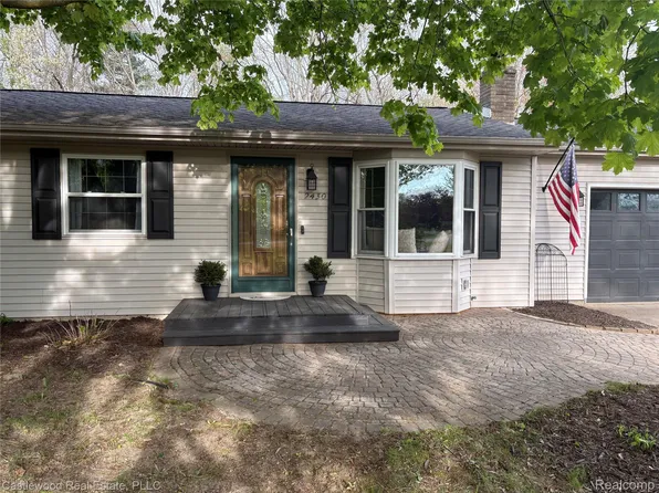 2430 Virginia Park Dr, Lapeer, MI 48446