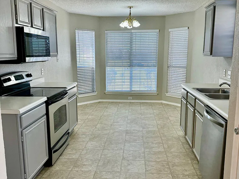 6125 York River Dr — Photo 2
