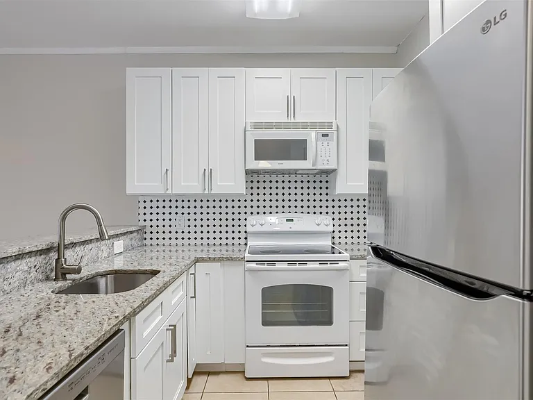802 S 1st St #206 — Photo 5