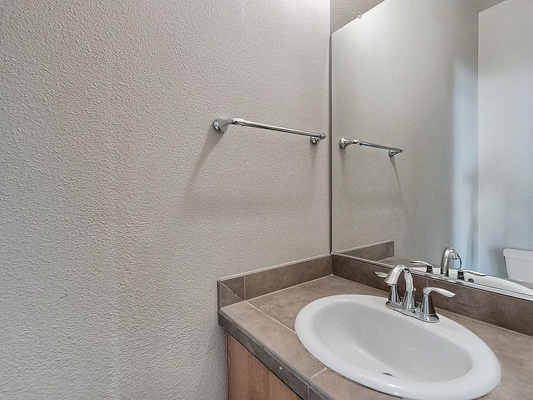 780 NE Adwick Dr — Photo 28