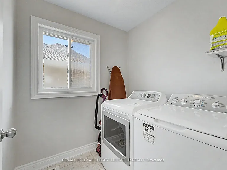 53 Nathan Cres #UPPER — Photo 14