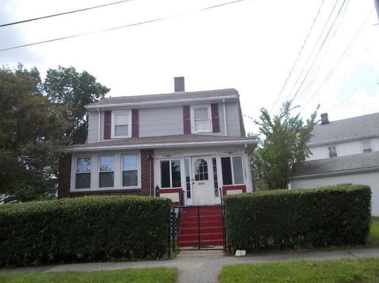 1st image of 7 Parkway Cres #A