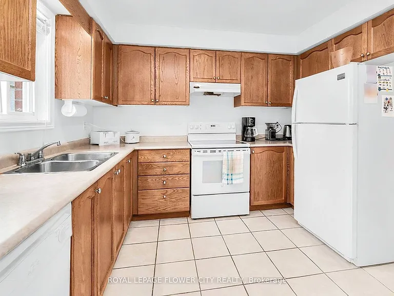 15 Ridgemore Cres — Photo 6