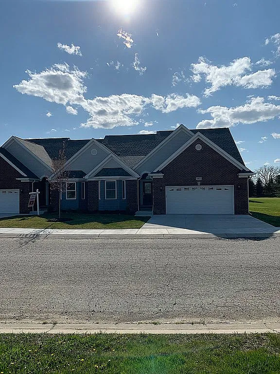 403 Devonshire Dr photo 1