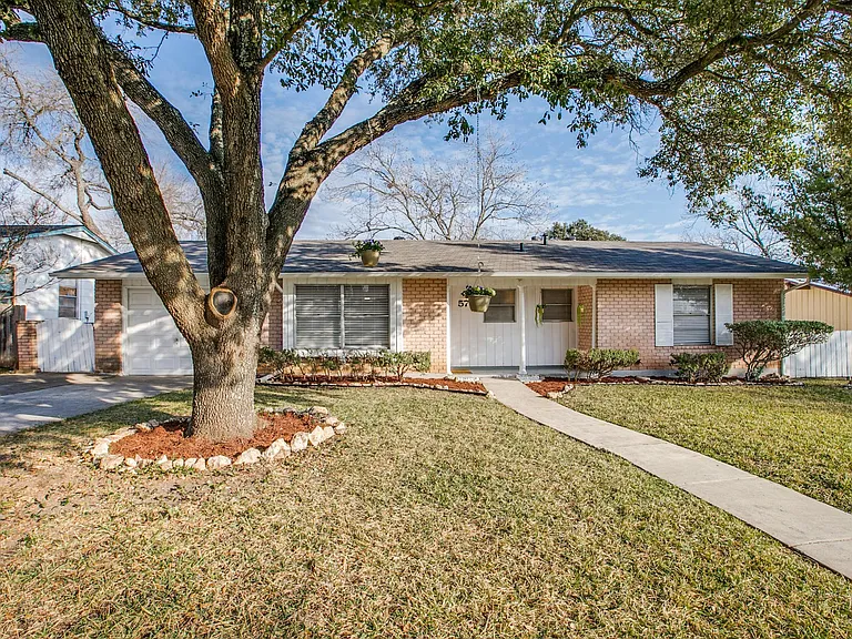 5715 Angie Pl — Photo 2