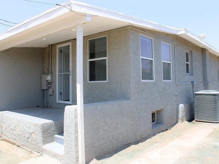 3824 Jackson Ave — Photo 2