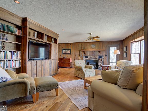 3rd image of 1043 Wilkerson Rd SW