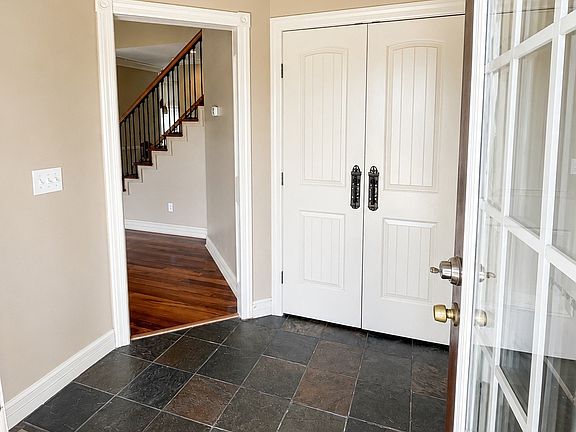 4th image of 23 Skidmore Ln