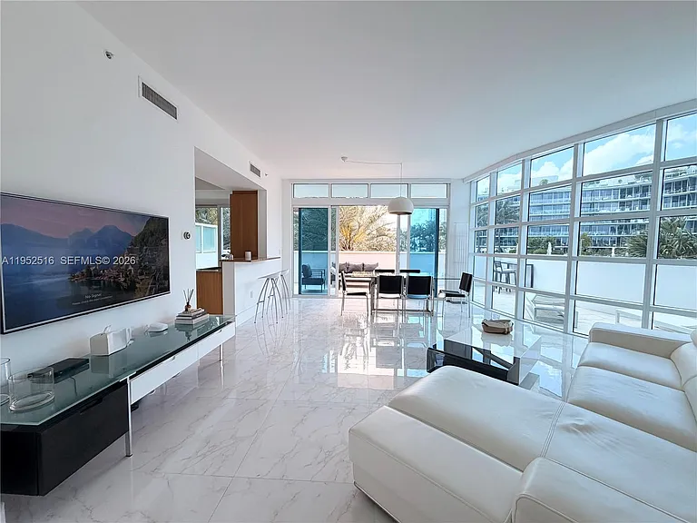 50 S Pointe Dr #LOFT4 — Photo 8