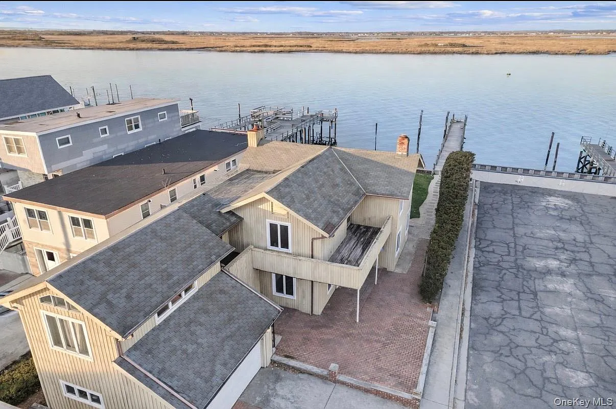 4 bed, 3.0 bath, 2822 sqft, $8,000 — Photo 1