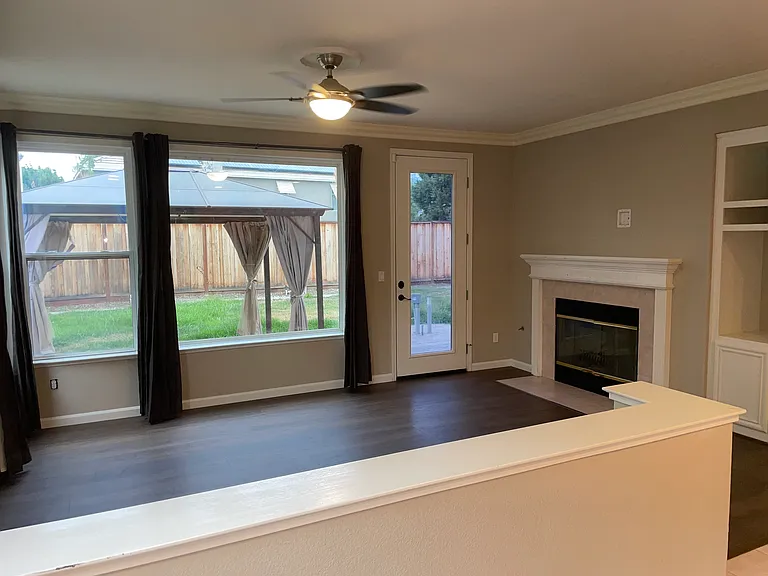 702 Quail Run Cir — Photo 4