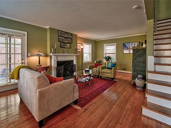5th image of 615 E 73rd St